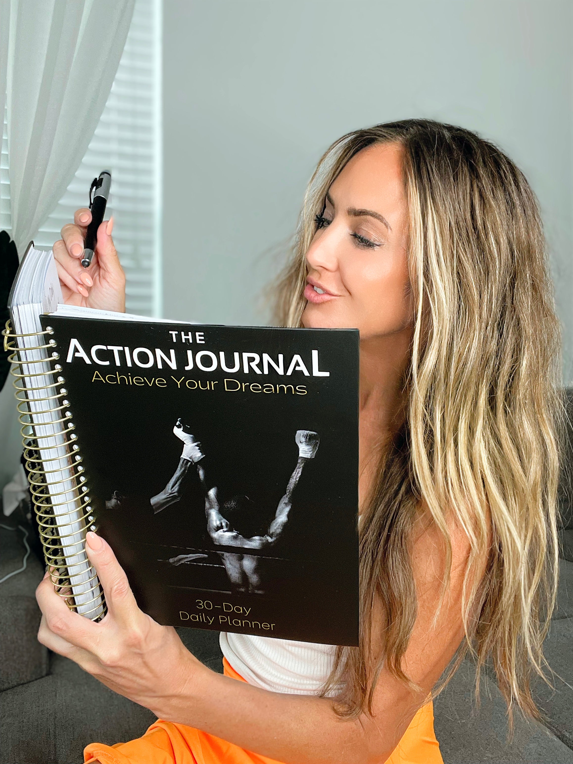 The Action Journal - Achieve Your Dreams Daily Planner